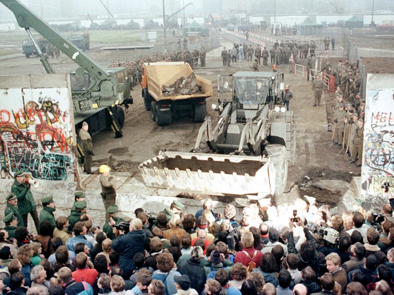 Demolishing Berlin Wall, November 12, 1989